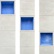 Captivity in Blue - 35x35x140 cm | concrete, oil paint