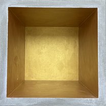 Captivity in Gold - 35x35x140 cm | concrete, gold detail